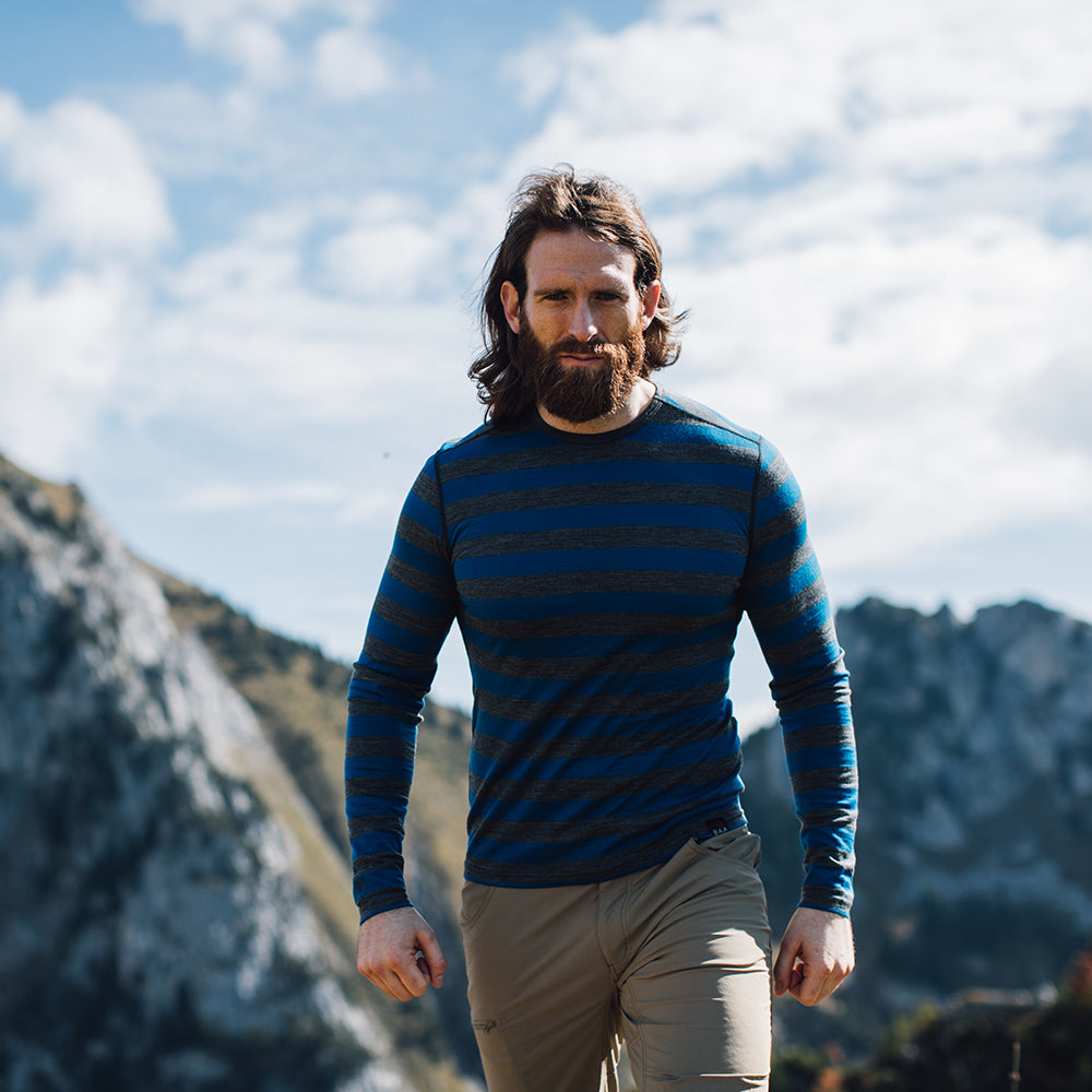 Isobaa | Mens Merino 180 Long Sleeve Crew (Smoke/Blue) | Get outdoors with the ultimate Merino wool long-sleeve top.