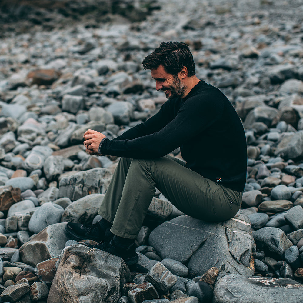 Isobaa | Mens Merino Crew Sweater (Black/Charcoal) | Everyday warmth and comfort with our superfine 12-gauge Merino wool crew neck sweater.