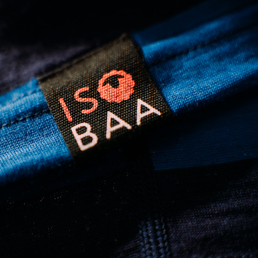 Isobaa | Merino 180 Neck Warmer (Navy/Blue) | Beat the winter chill with Isobaa's superfine Merino wool neck warmer.