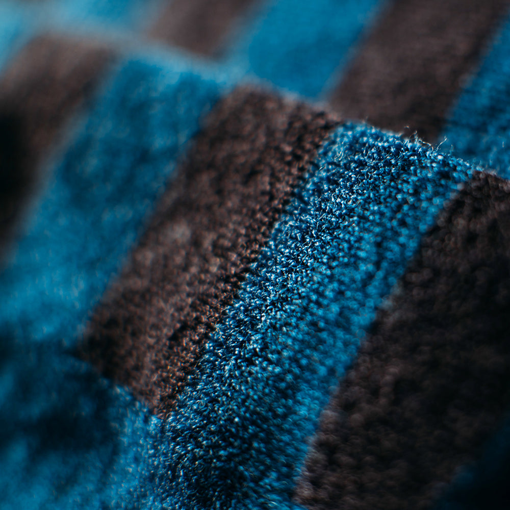 Isobaa | Merino Blend Ski Socks (Navy/Blue) | Dominate the slopes with Isobaa's mid-weight Merino blend ski socks.