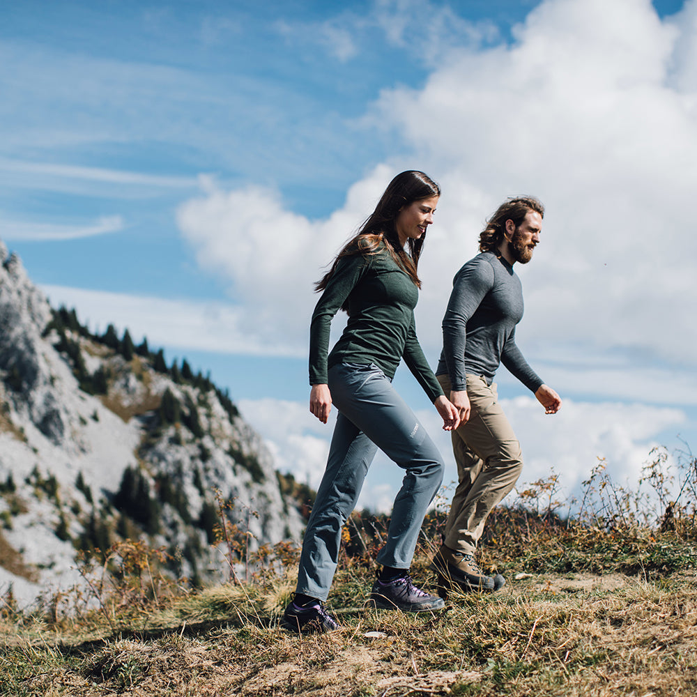 Isobaa | Womens Merino 180 Long Sleeve Crew (Forest) | Get outdoors with the ultimate Merino wool long-sleeve top.