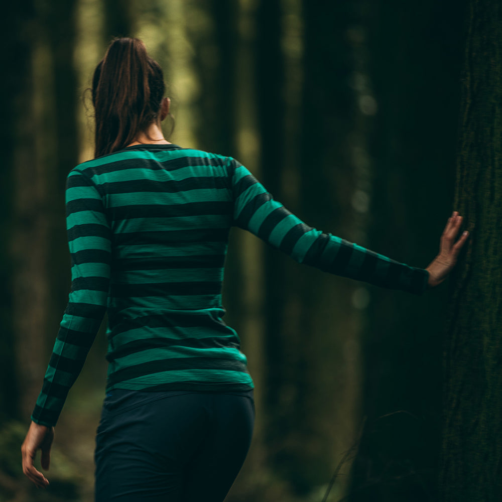 Isobaa | Womens Merino 180 Long Sleeve Crew (Forest/Green) | Get outdoors with the ultimate Merino wool long-sleeve top.